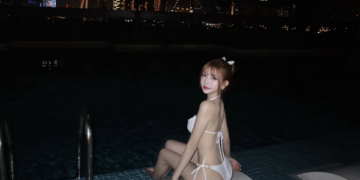 Tung bộ ảnh “tắm đêm”, hot girl hâm nóng cả trời đông giá rét