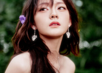 Nàng thơ 2003 bị người đàn ông lạ mặt quấy rối, dồn vào góc tường trong rạp chiếu phim