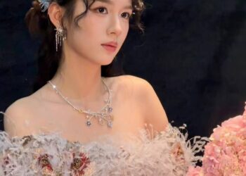 Thần nữ bước ra từ tranh sơn dầu, bút nào vẽ cho nổi