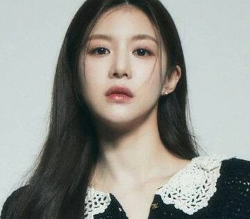 Ngắm trọn visual không góc chết của gương mặt “tỷ lệ kim cương” khiến 13 quốc gia mê mẩn trên Netflix