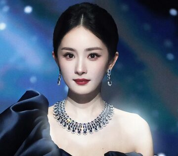 Thần thái cao sang như dát vàng lên mặt, đỉnh phát hờn luôn đấy