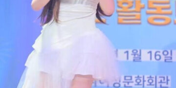 Sao nhí 15 tuổi “dao kéo” hỏng tới mức tự hủy nhan sắc