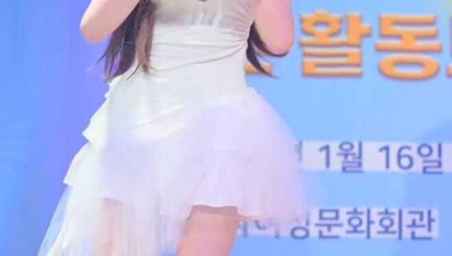 Sao nhí 15 tuổi “dao kéo” hỏng tới mức tự hủy nhan sắc