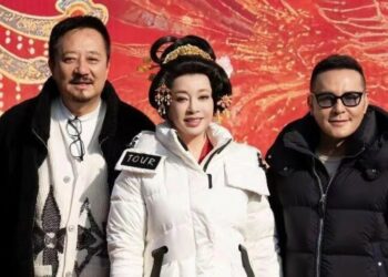 75 tuổi vẫn đóng thiếu nữ 16, không tự soi gương à?