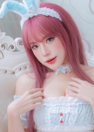 Chán nấu ăn, UNa To Uyen cosplay thành cô thỏ xinh đẹp “hớp hồn” anh em game thủ