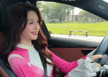 “Biến hình” thành siêu nhân để… lái xe, hot girl khiến người xem thích thú