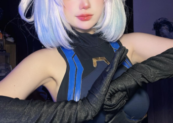 Biến hình để phát lì xì, nữ coser xinh đẹp khiến người xem không thể rời mắt