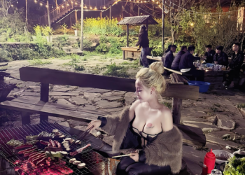 Ngồi nướng thịt, hot girl bất ngờ “viral”, được vô số anh em lan truyền hình ảnh khắp MXH