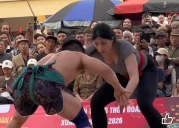 ‘Cá kiếm’ 50 triệu mùa hội, gu bạn trai lại cực gây sốc!